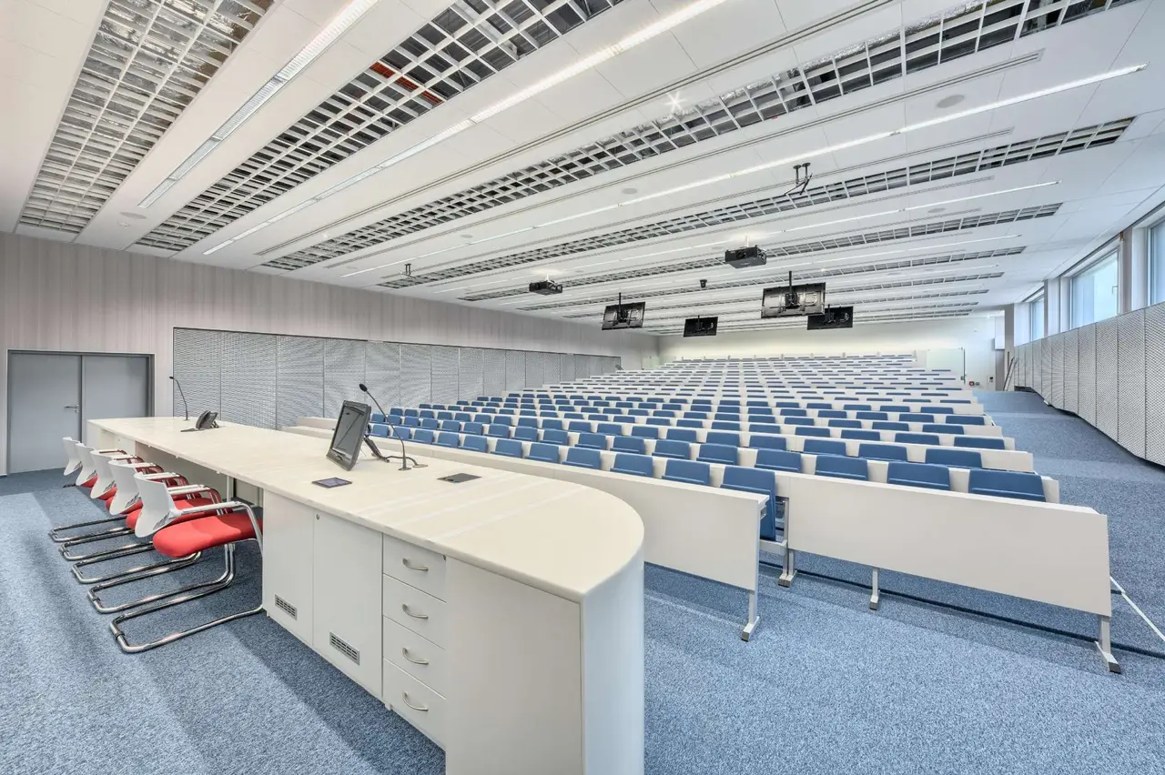 Kampus Univerzity Karlovy, Hradec Králové, fotografie 12 z 13