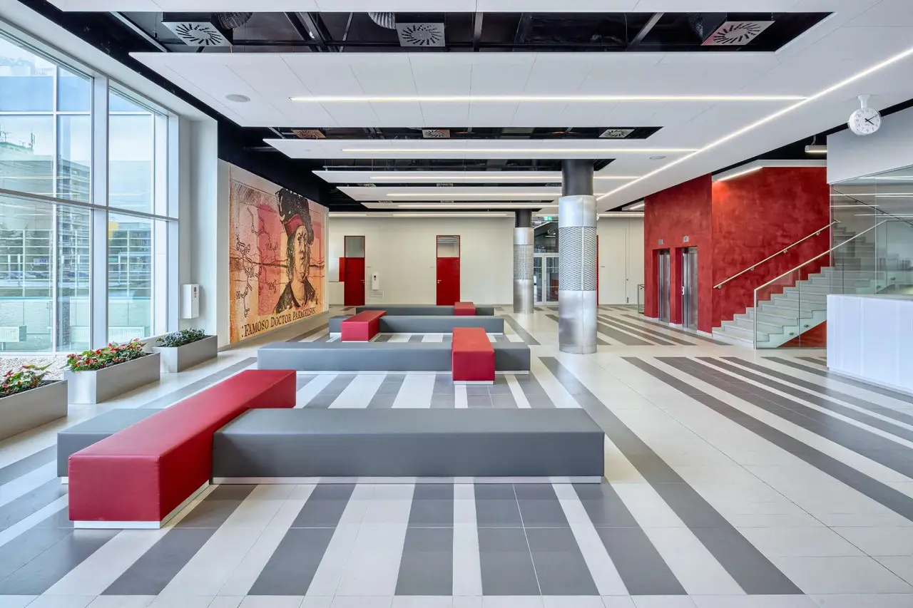 Kampus Univerzity Karlovy, Hradec Králové, fotografie 4 z 13